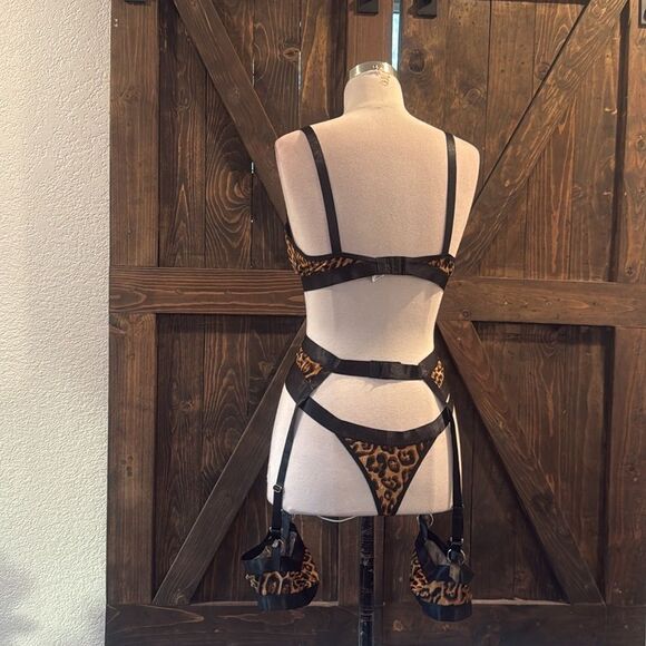 Lingerie with Garter Set High Waist Bra And Panty High Leopard Print Strappy Set - Picture 9 of 14
